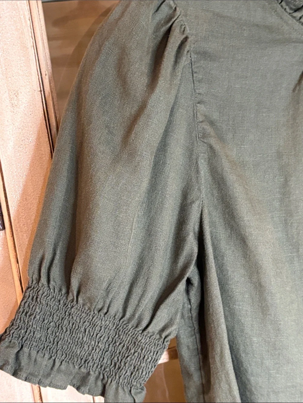 EUC J. Crew 100% Linen Ruffle Neck Puff Sleeve Top in Olive Green